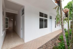 Urbanview Hotel De Breeze Kemang Jakarta by RedDoorz