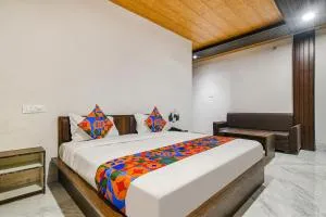 Celebrate Inn - Dewās