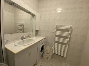 T3 Climatisé, Calme, Proche Plages et Commerces, Terrasse et Parking - FR-1-100-322