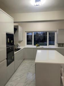 One Bedroom in Spacious Bungalow, Free Parking & Private Entrance