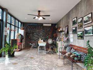 Come Moon Loft Hotel