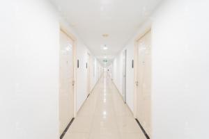 RedLiving Apartemen Patra Land Urbano - Iconic Room Tower Mid-West