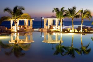 TRACADERO Beach Club & Holidays Rentals