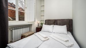 Przy Barbakanie Old Town, Sun & Snow