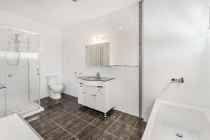 Pet Friendly Oasis By The River, Noosaville