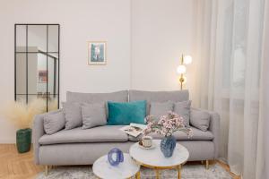 Stylish and Sweet Apartment in Warsaw near Park Lazienki by Renters