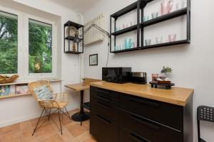 Stylish and Sweet Apartment in Warsaw near Park Lazienki by Renters