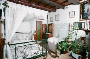 Ifigenia Lux MAISONETTE in oldtown and Villas in theriso vilage 14 km outside of chania