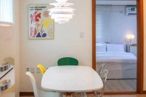 [New]Spellbinding House Hongik St. Exit2 10min