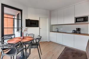 DOKI Living & Foodhall Apartament z widokiem na Marinę Cesarską
