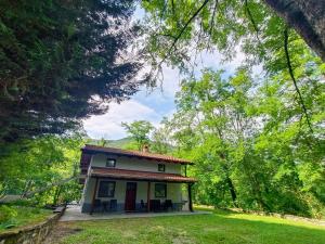 Britof Forest House in Chestnut Valley