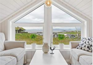 Lofoten Midnightsun Northern lights Golf Beach Horses