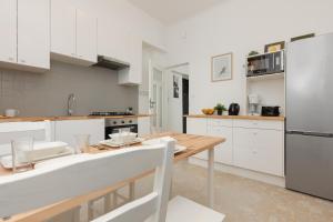 Spacious Two Bedroom Apartment in Central Warsaw by Renters