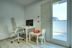 GuestHost - La Perla Charming Apartment with Balcony!