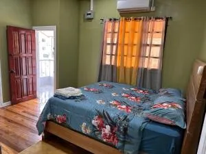 Hollywood Guesthouse - Danielstown