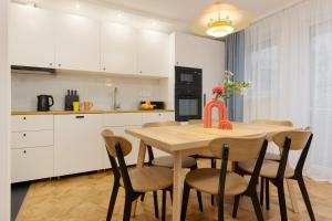 Family Apartment with Two Bedrooms and Balcony in Warsaw by Renters