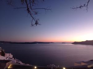 Sensia villa with Hot tub and Caldera View