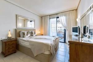 Balcón De Los Gigantes, Puerto de Santiago