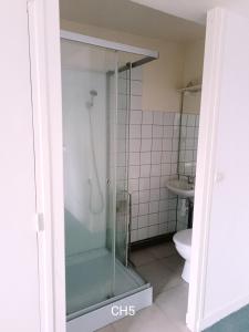 Hotels HOTEL LE FONTENOY : Chambre Double avec Salle de Bains Privative
