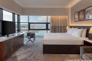 Junior King Suite with Executive Lounge and View room in Hilton Belfast