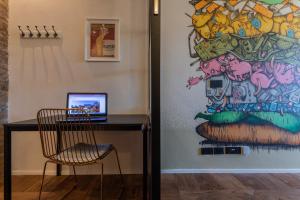 Graffiti Apartment by Wonderful Italy