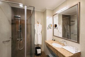 Superior Twin Room room in Paris Hotel Yerevan