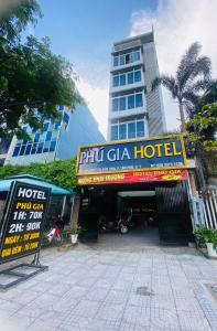 Phú Gia Hotel 464 Nguyễn Văn Linh