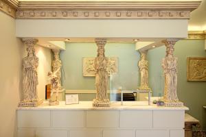 Parthenon Art Hotel