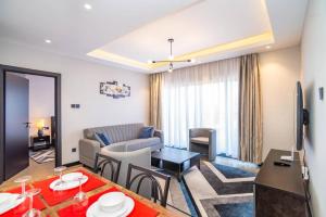 Modern 2 Bedroom Apt at Escada (207)