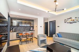 Modern 2 Bedroom Apt at Escada (207)