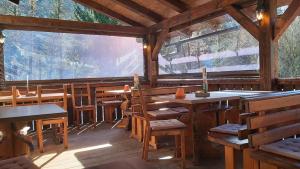 Hostel in picerija Špajza