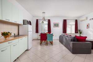 Apartments and Room Slavica 
