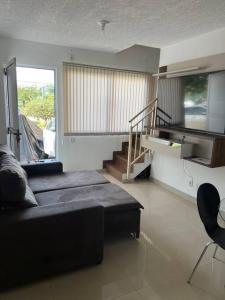 Casa de 2 quartos toda mobiliada