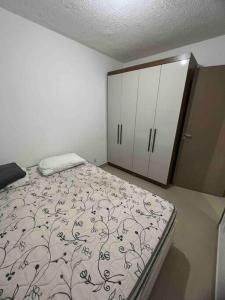 Casa de 2 quartos toda mobiliada