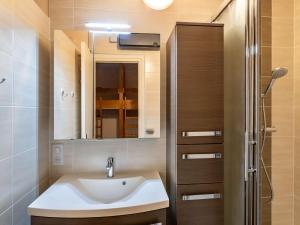 Studio 6 pers. avec balcon et accès direct aux pistes à Eaux-Bonnes - FR-1-400-6