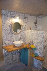 B&B / Chambres d'hotes Chez de Vergne : Chambre Double - Vue sur Montagne