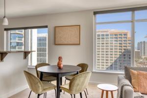 Bellevue 2br w Roof Gym pets nr Local Dining SEA-477