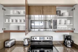 Bellevue 2br w Roof Gym pets nr Local Dining SEA-477