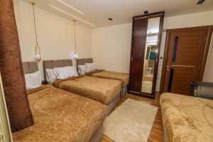 Deluxe Quadruple Room room in White Pyramids Inn