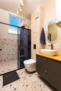 Hills View Central Apartment