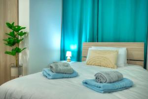 Spacious seafront 3 bedrooms - balcony GOSLM-7