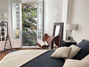 Luxueux Appartement 115m2, 3 Chambres centre ville avec parking à 5 min plage -climatisation