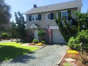 Coast 'N Along - 霍尔顿海滩