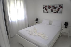 Tamarindo Dominicus by Mireya