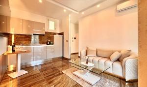 Golden Elegance Suite