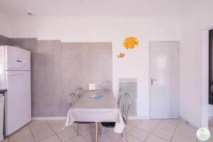 Appartements Sanguinet Charmante maison avec jardin pour 6 personnes : photos des chambres