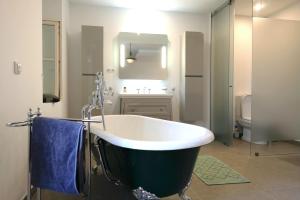 Quinta Amarela XL by Portucasa