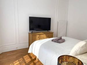 Mytripinparis - Large and Sunbathed 1Br - close to the Eiffel Tower