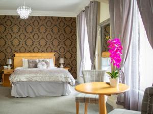 Double Room room in Royal Hotel