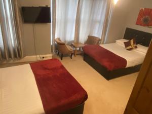 Superior Quadruple Room room in Diamonds Lodge near York Hospital